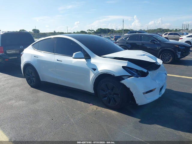 2025 TESLA MODEL Y 7SAYGDEDXSA376131 Photo 0