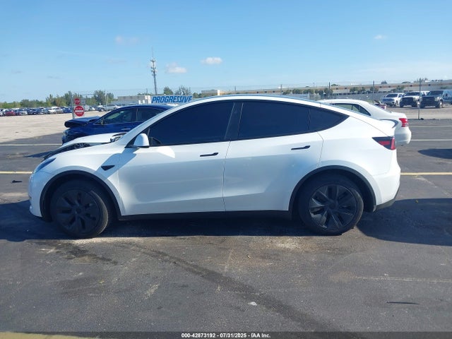 Tesla Model Y 2025 7SAYGDEDXSA376131 Image 15