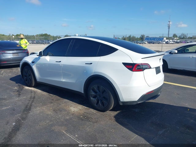 2025 TESLA MODEL Y 7SAYGDEDXSA376131 Photo 2