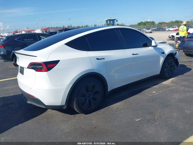 2025 TESLA MODEL Y 7SAYGDEDXSA376131 Photo 3