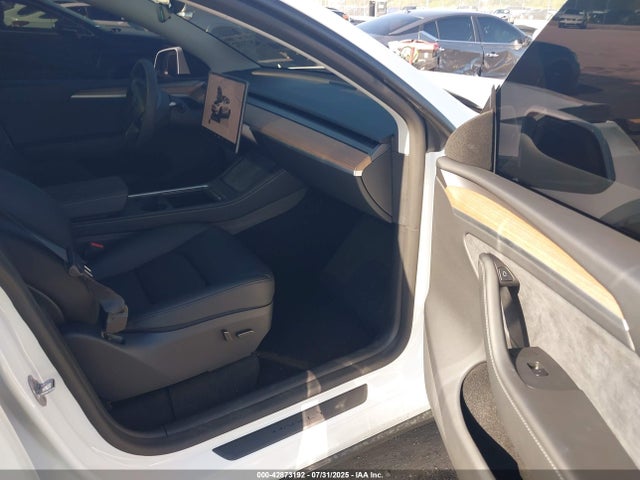 2025 TESLA MODEL Y 7SAYGDEDXSA376131 Photo 4