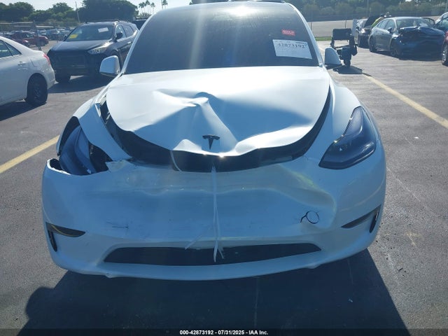 2025 TESLA MODEL Y 7SAYGDEDXSA376131 Photo 5