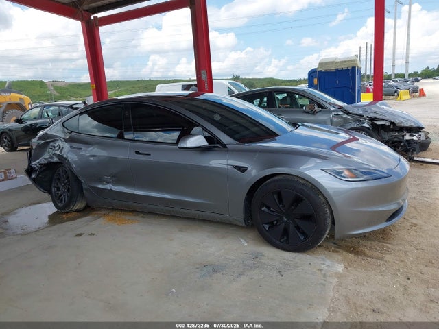 5YJ3E1EA3RF857823 Tesla MODEL 3