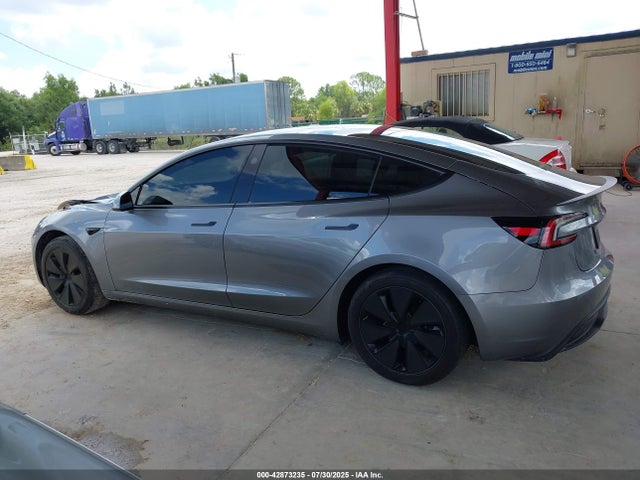 5YJ3E1EA3RF857823 Tesla MODEL 3