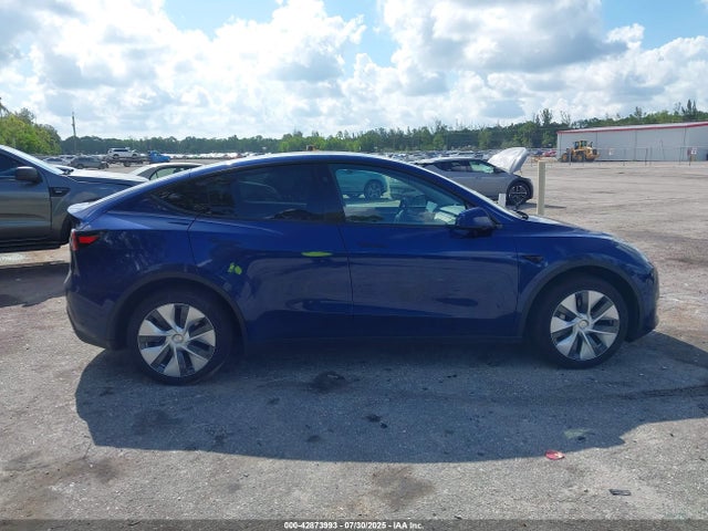 Tesla Model Y 2024 7SAYGDED5RF090491 Image 13