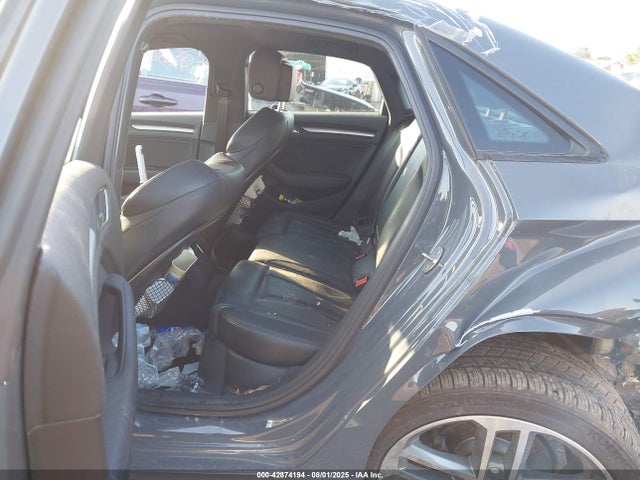 2018 AUDI A3 WAUB8GFF4J1071071 Photo 7