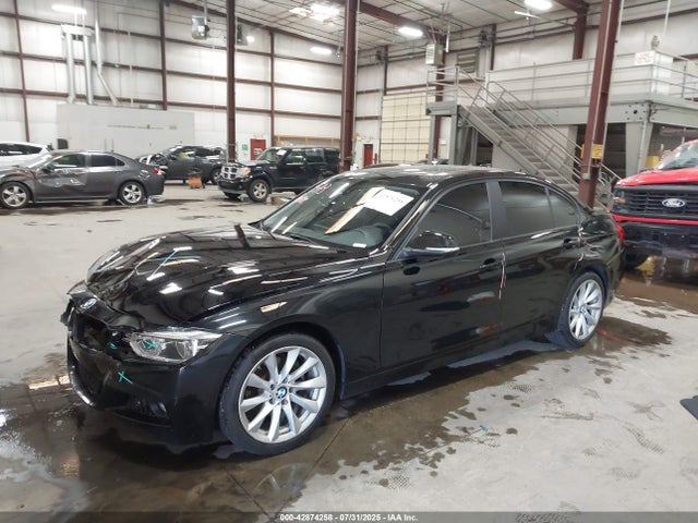 BMW 320i 2018 WBA8A3C54JA358655 Image 2