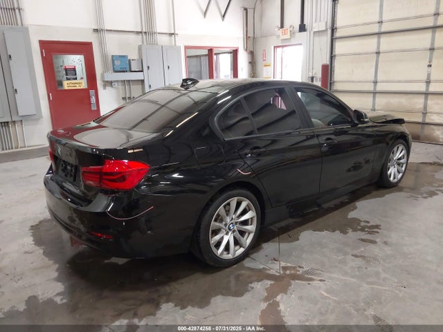 BMW 320i 2018 WBA8A3C54JA358655 Image 4