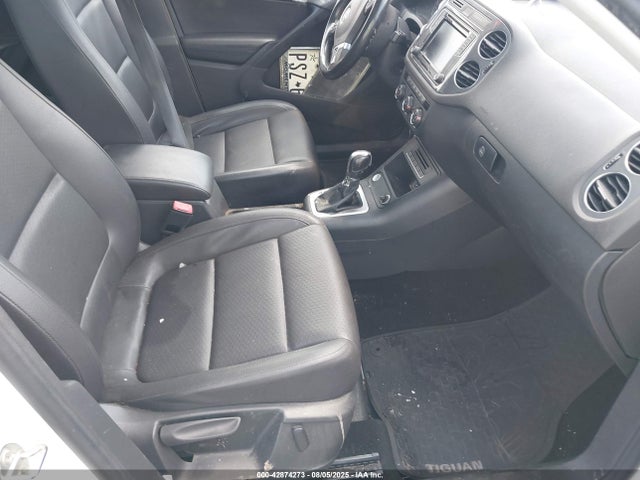 WVGRV7AX2HK006195 Volkswagen 2.0 tsi