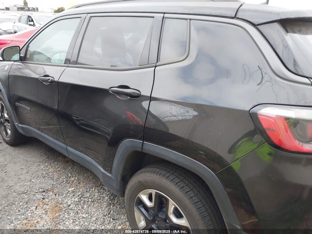 Jeep 2018 2018 3C4NJDDBXJT146013 Image 3