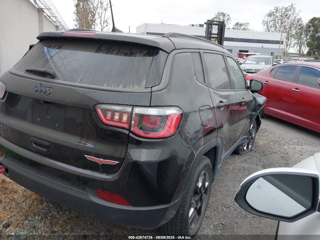 Jeep 2018 2018 3C4NJDDBXJT146013 Image 4