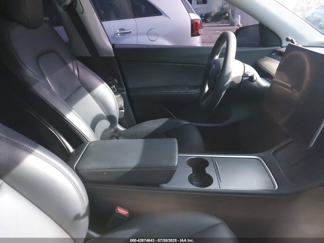 2021 TESLA MODEL Y 5YJYGDEE8MF285788 Photo 4