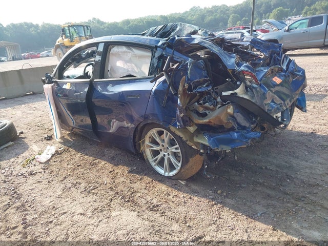 2022 TESLA MODEL Y 7SAYGDEE5NF448451 Photo 2