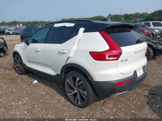 2019 VOLVO XC40 YV4162UM6K2119283 Photo 2