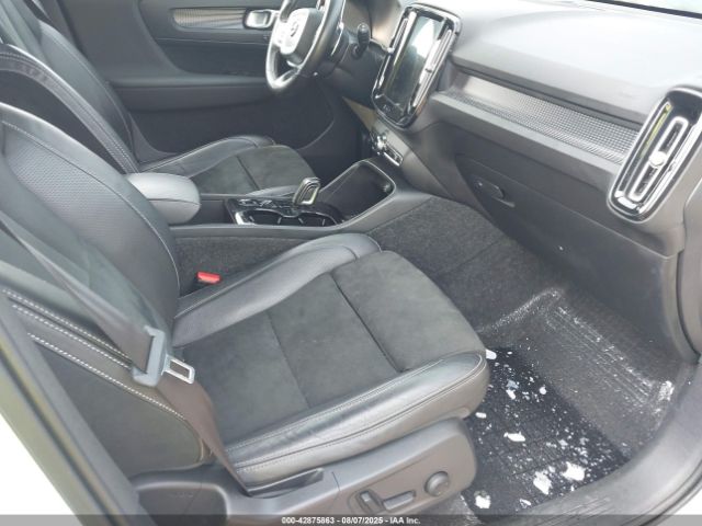 2019 VOLVO XC40 YV4162UM6K2119283 Photo 4