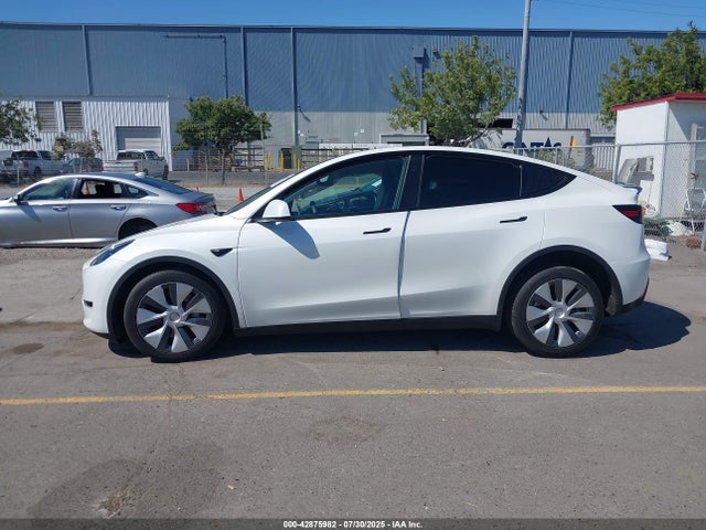 Tesla Model Y 2023 7SAYGDED8PF940577 Image 14