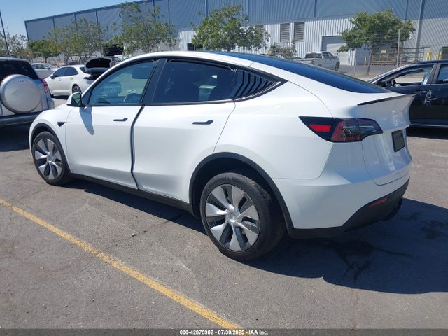 2023 TESLA MODEL Y 7SAYGDED8PF940577 Photo 2