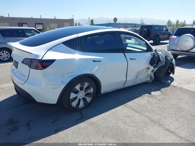 2023 TESLA MODEL Y 7SAYGDED8PF940577 Photo 3