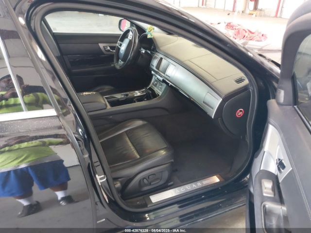 2011 JAGUAR XF SAJWA0FB3BLS19456 Photo 4