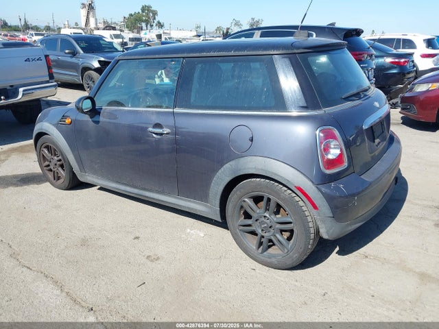 2012 MINI COOPER WMWSU3C5XCT256295 Photo 2