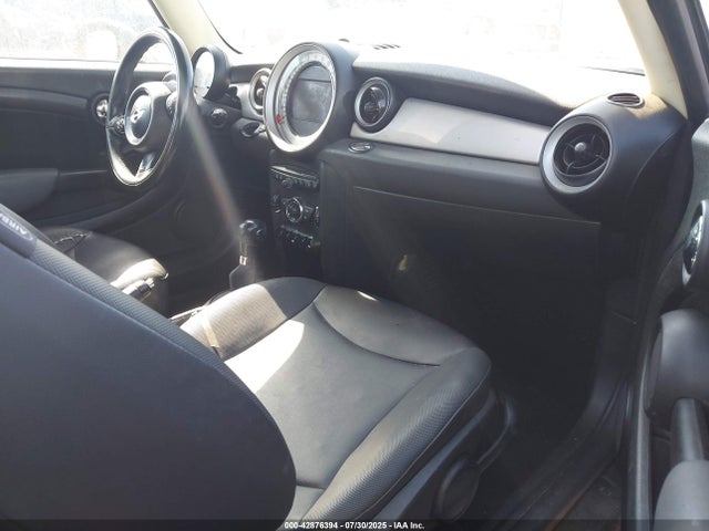 2012 MINI COOPER WMWSU3C5XCT256295 Photo 4