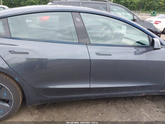 5YJ3E1EB7NF129537 Tesla MODEL 3