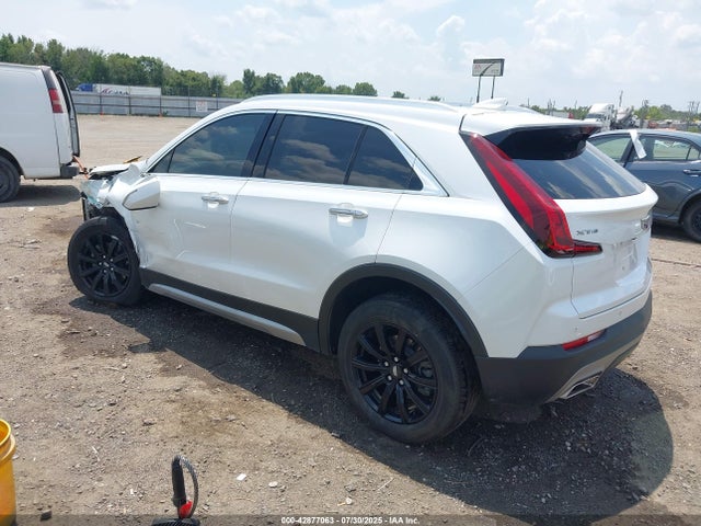 2023 CADILLAC XT4 1GYFZCR4XPF100549 Photo 2
