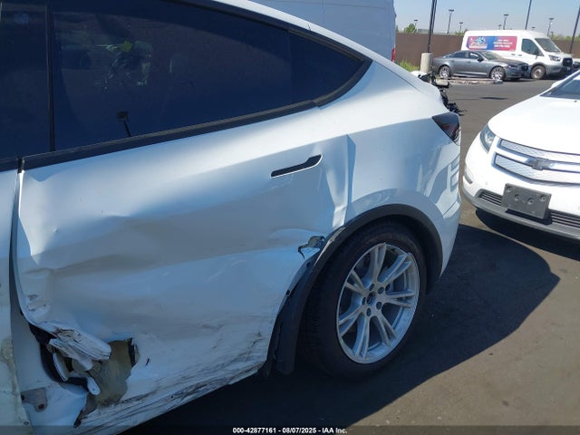 Tesla 2022 2022 7SAYGAEE2NF365977 Image 12