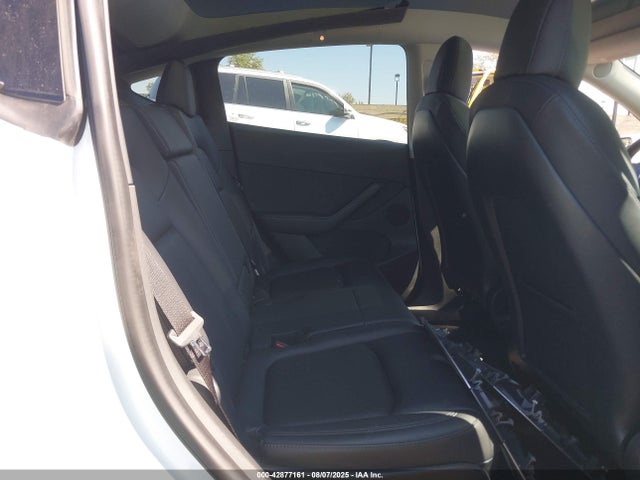 Tesla 2022 2022 7SAYGAEE2NF365977 Image 8