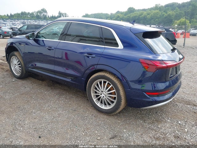 2022 AUDI E-TRON WA1LAAGE0NB038464 Photo 2