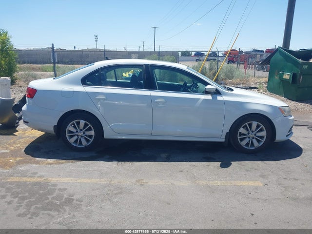 3VWLA7AJXFM305955 Volkswagen Jetta