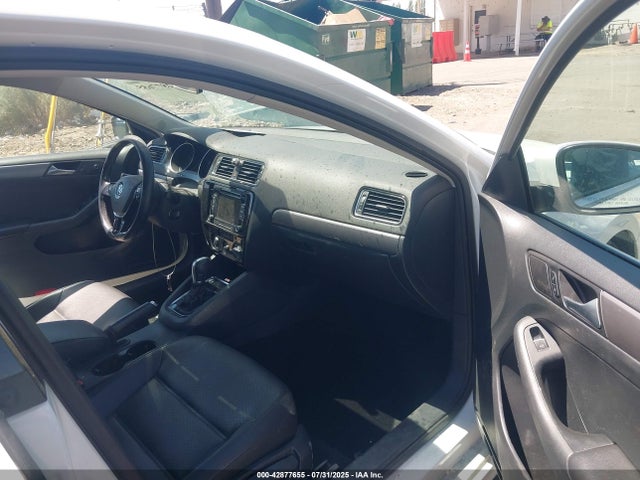 3VWLA7AJXFM305955 Volkswagen Jetta