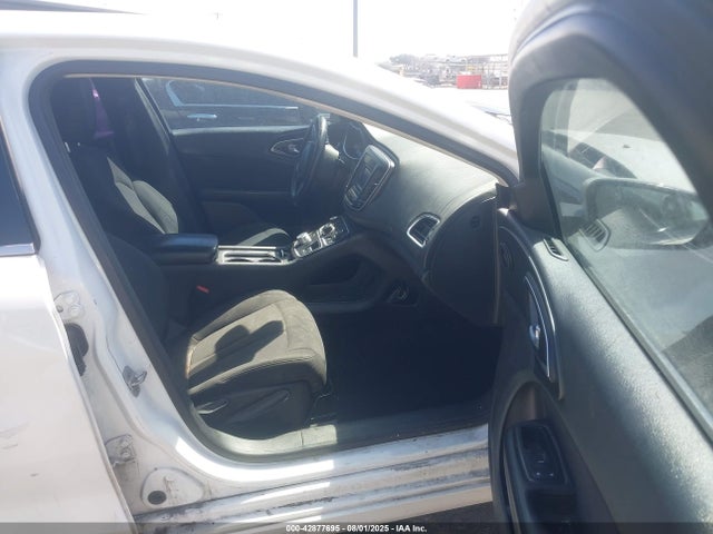 1C3CCCAB0FN691228 Chrysler 2015