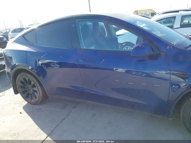 Tesla Model Y 2022 7SAYGDEE9NF443673 Image 13