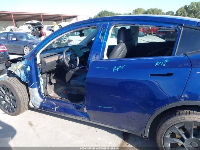 Tesla Model Y 2022 7SAYGDEE9NF443673 Image 14