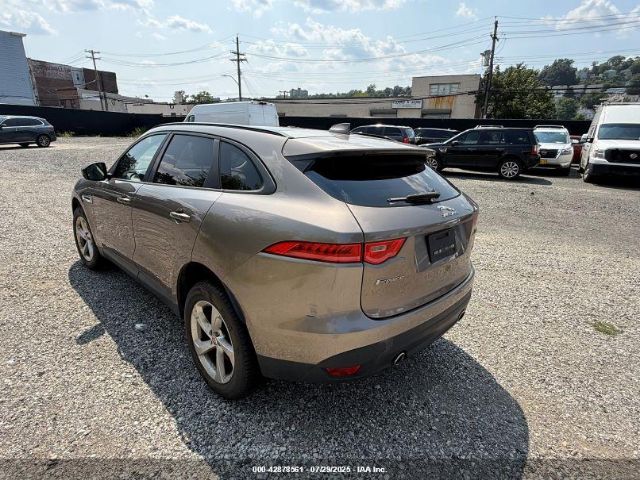 2017 JAGUAR F-PACE SADCJ2BV7HA499324 Photo 2