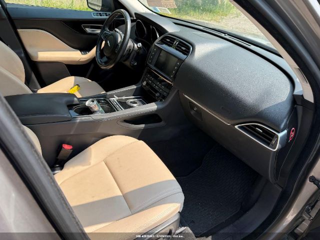 2017 JAGUAR F-PACE SADCJ2BV7HA499324 Photo 4