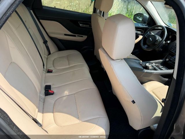 2017 JAGUAR F-PACE SADCJ2BV7HA499324 Photo 7