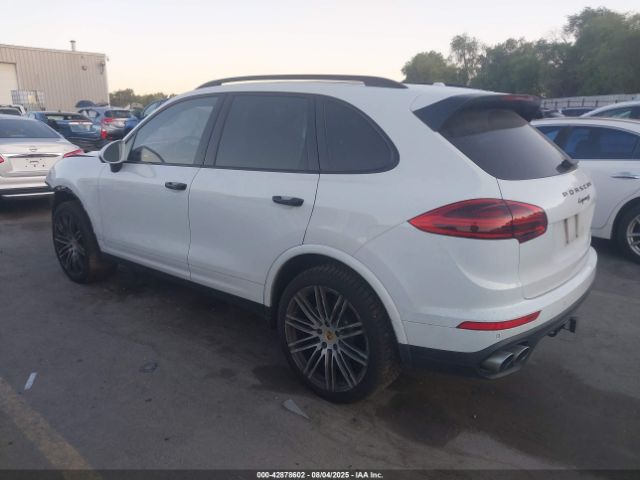 2017 PORSCHE CAYENNE WP1AB2A24HLA52654 Photo 2