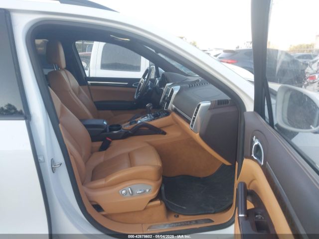 2017 PORSCHE CAYENNE WP1AB2A24HLA52654 Photo 4