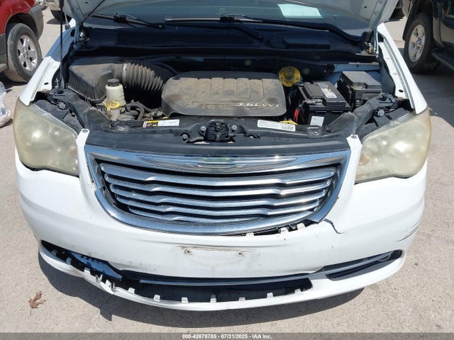Chrysler Town and Country 2014 2C4RC1BG7ER246975 Image 10