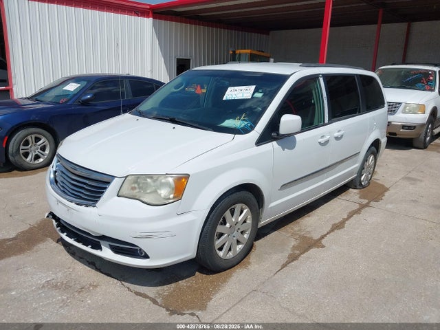 Chrysler Town and Country 2014 2C4RC1BG7ER246975 Image 2