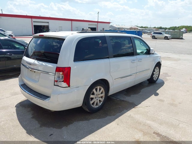 Chrysler Town and Country 2014 2C4RC1BG7ER246975 Image 4