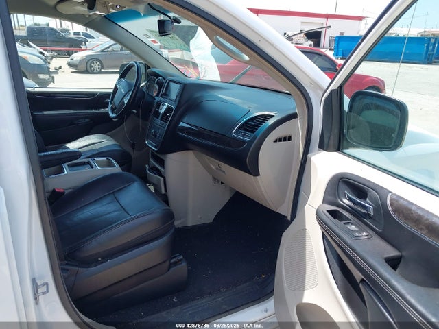 Chrysler Town and Country 2014 2C4RC1BG7ER246975 Image 5