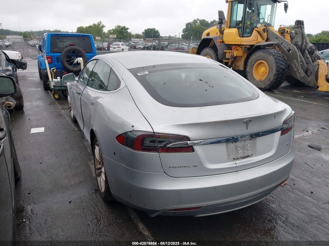 2015 TESLA MODEL S 5YJSA1H13FF082373 Photo 2