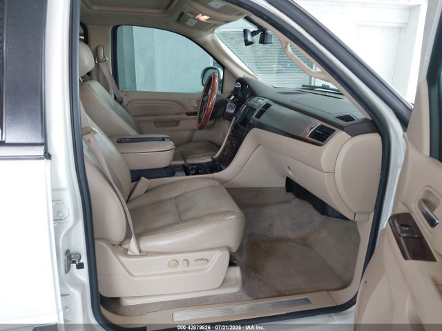 2011 CADILLAC ESCALADE ESV 1GYS3HEF5BR134684 Photo 4