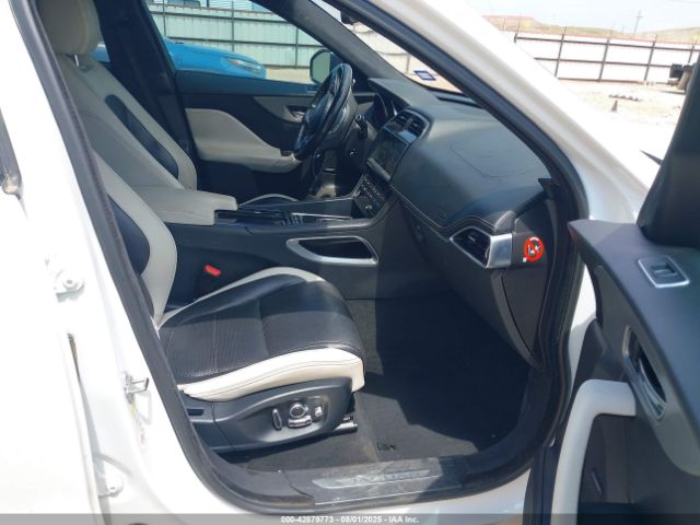 2019 JAGUAR F-PACE SADCM2FV1KA368995 Photo 4