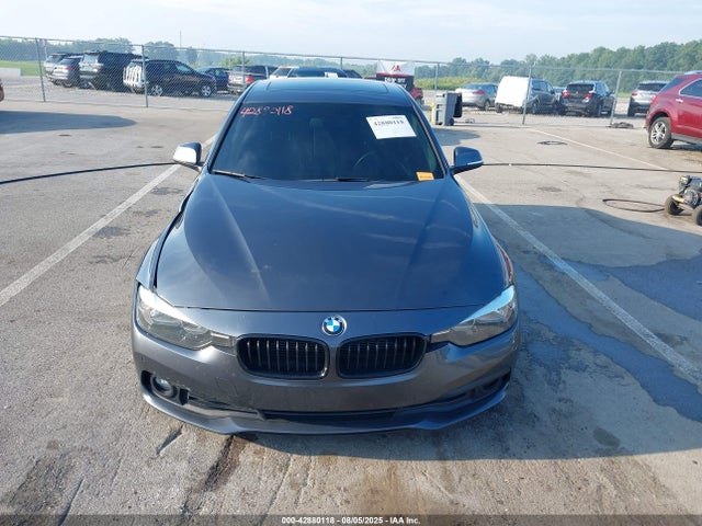 WBA8E5G39HNU42997 BMW 320i