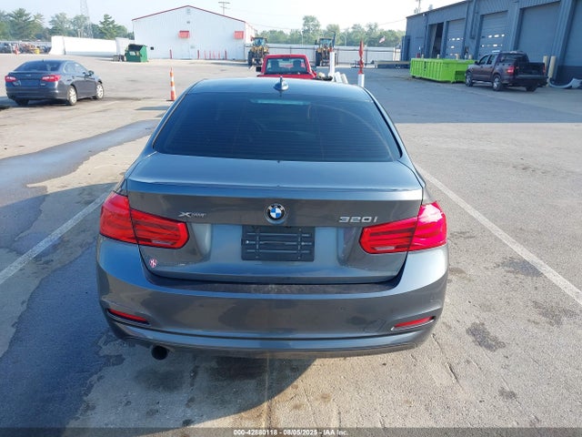 WBA8E5G39HNU42997 BMW 320i