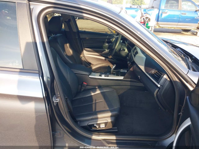 WBA8E5G39HNU42997 BMW 320i